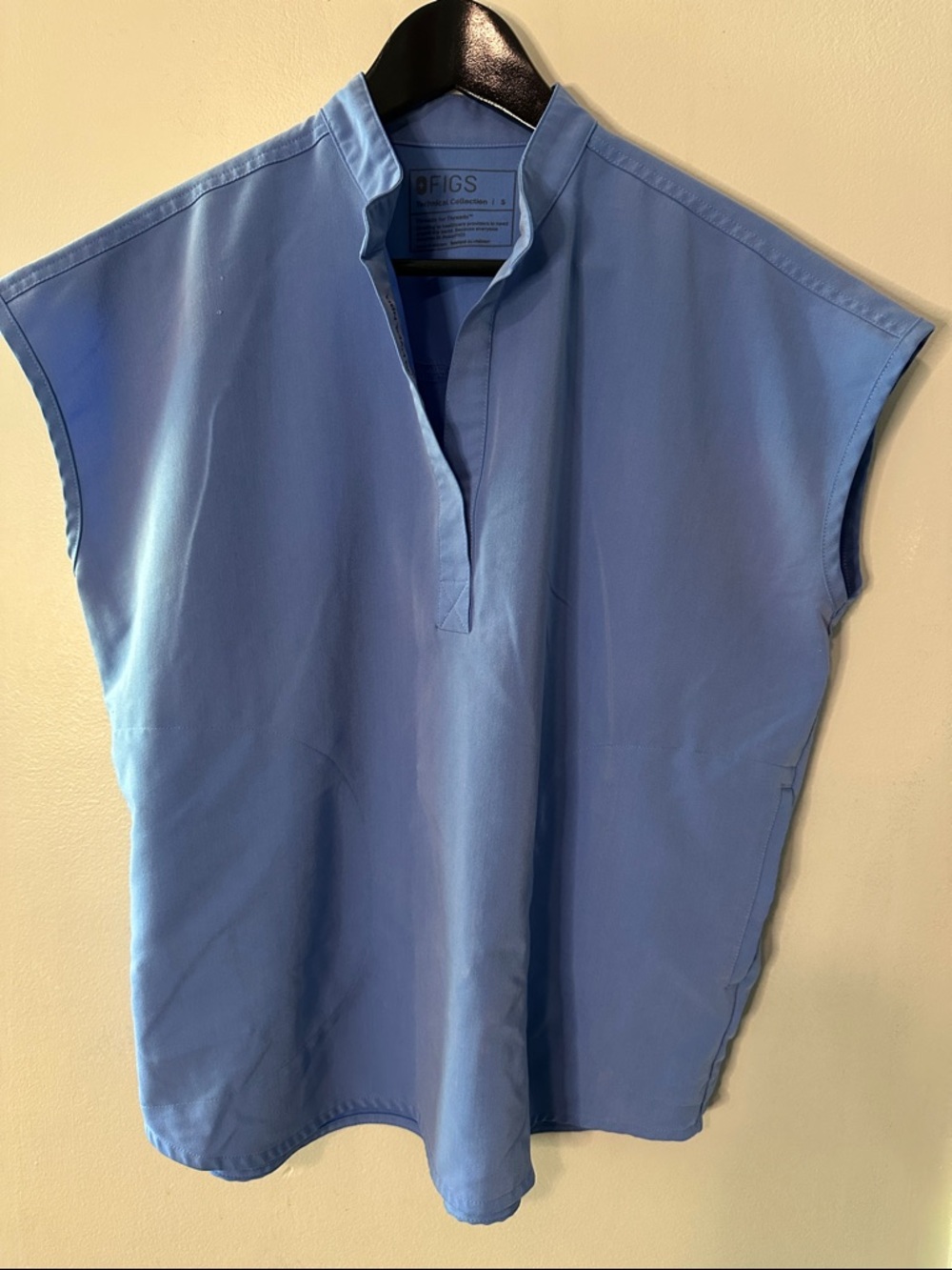 Figs Blue Scrub Top with 2 Side Pockets and Figs Logo, Small